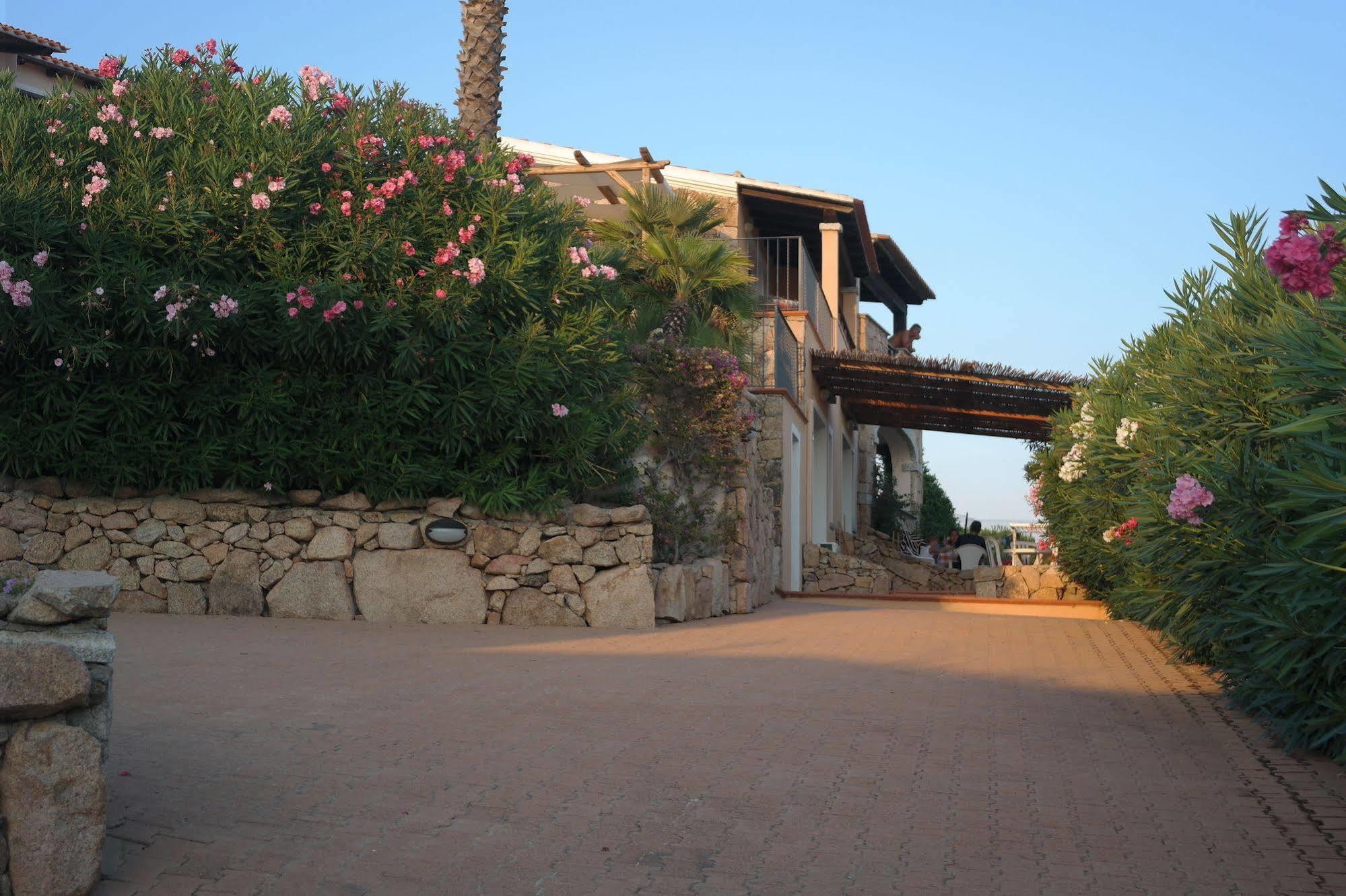 Sardinia Blu Residence Гольфо-Аранчи Экстерьер фото